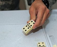 How to Play Dominoes